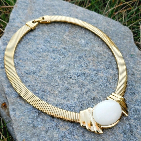 VTG Trifari Egyptian Revival Lucite Cabochon Gold Omega Chain Collar Necklace - Picture 4 of 13